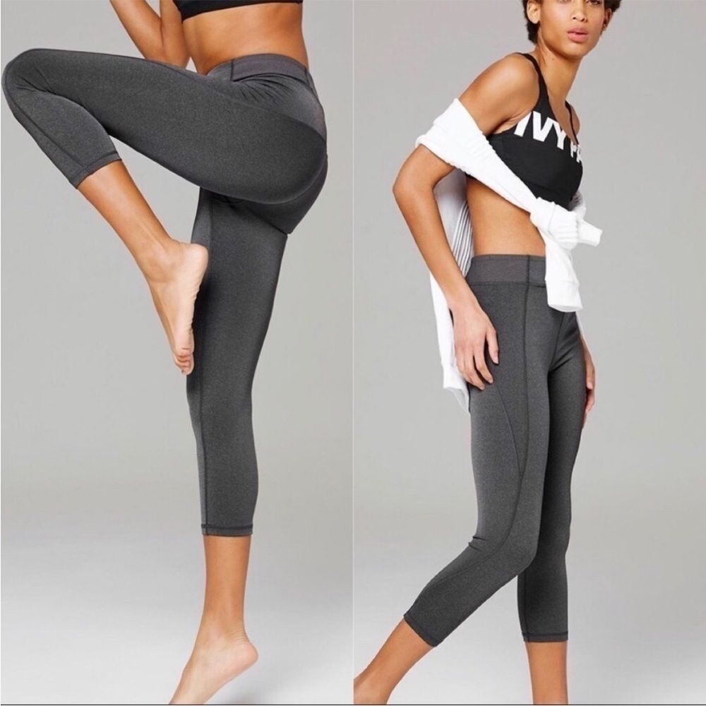 IVY PARK Gray Sculpted Crop Leggings Sz Small
